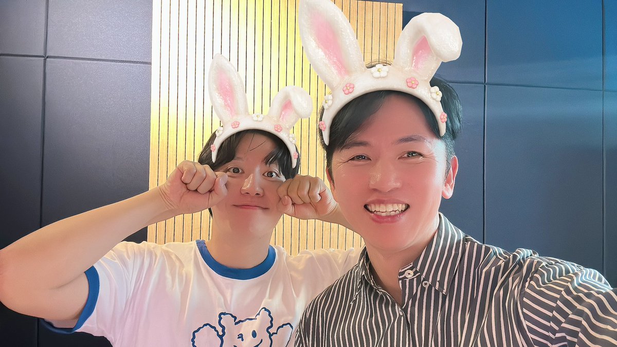wjMu1ibgYHxKsEv's tweet photo. 의진이랑 재밌는 거(?) 녹음했습니다. 어제요ㅋ https://t.co/DC0Su5Hevz