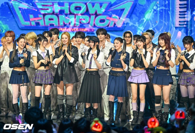 Kstyle_news's tweet photo. 【PHOTO】NiziU、10/7放送の「SHOW CHAMPION」で1位を獲得

⏬全ての写真（18枚）はリプライの記事から https://t.co/ZmNb4sQE60