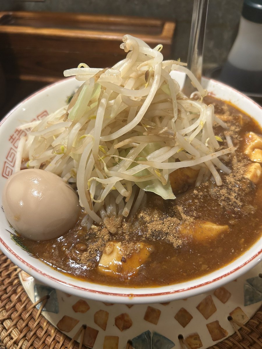 tabearuki3712's tweet photo. 今日はつけ麺の日らしいですが数日前から汁なしマーボーの口だったので雉虎さん！

汁あり食べたことあったけどこんな辛かったっけ？(僕が辛いの得意じゃないだけ🫠
と思いつつ汗だくなりながらも美味すぎたので〆に半ライス付けて完食🤤

TPにアブラ入れてチーズご飯合わせても美味そぉ🤤 https://t.co/O2MDPHoD1d