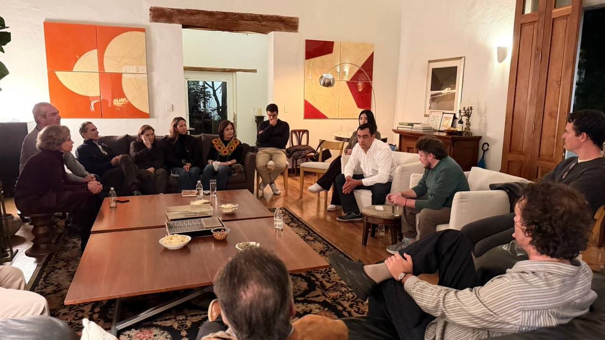 cesar_m_garrido's tweet photo. Agradezco a las vecinas y vecinos de San Miguel Chapultepec por la invitación y por compartir este espacio de convivencia y diálogo. 🤝

Siempre es valioso conversar y conocer los distintos puntos de vista de nuestra comunidad.

#MiguelHidalgo https://t.co/ygTLOnlzzO