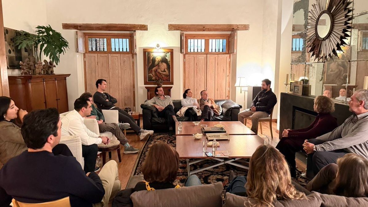 cesar_m_garrido's tweet photo. Agradezco a las vecinas y vecinos de San Miguel Chapultepec por la invitación y por compartir este espacio de convivencia y diálogo. 🤝

Siempre es valioso conversar y conocer los distintos puntos de vista de nuestra comunidad.

#MiguelHidalgo https://t.co/ygTLOnlzzO