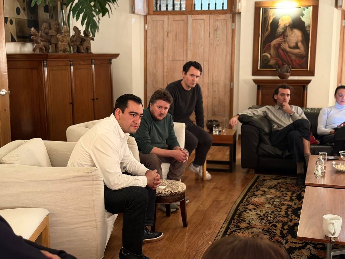 cesar_m_garrido's tweet photo. Agradezco a las vecinas y vecinos de San Miguel Chapultepec por la invitación y por compartir este espacio de convivencia y diálogo. 🤝

Siempre es valioso conversar y conocer los distintos puntos de vista de nuestra comunidad.

#MiguelHidalgo https://t.co/ygTLOnlzzO