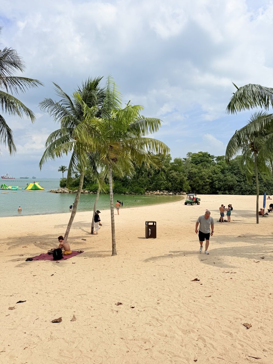 Fairy_Nim20's tweet photo. If you want to relax your body, I suggest you visit Sentosa Beach😊 https://t.co/ZTulCFYp3u