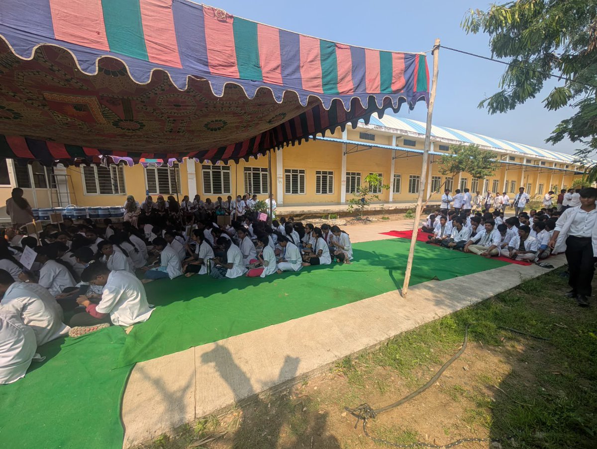 Ammu181105's tweet photo. COLLAGES AND HOSTELS are not luxuries. These are the BARE MINIMIUM requirements of a medical college .How are medical colleges being permitted to function when students have to protest for basic infrastructure?

#gmcjagityl #NMC #studentprotest #promisesarenotbuildings https://t.co/qMbz7m0izC