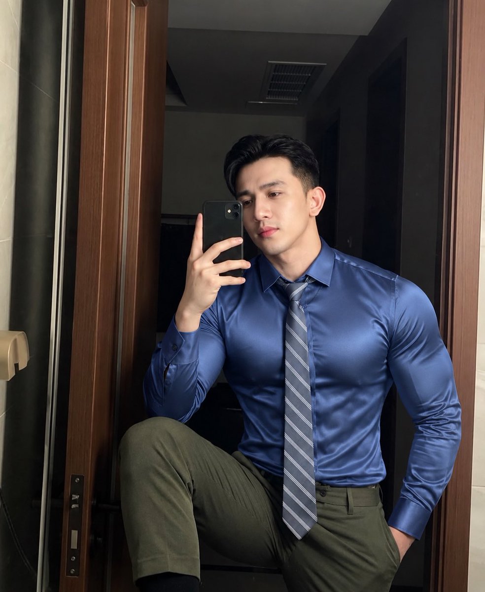 Bryan_aero's tweet photo. A lustful office worker🫣 https://t.co/z77xyKtWxm