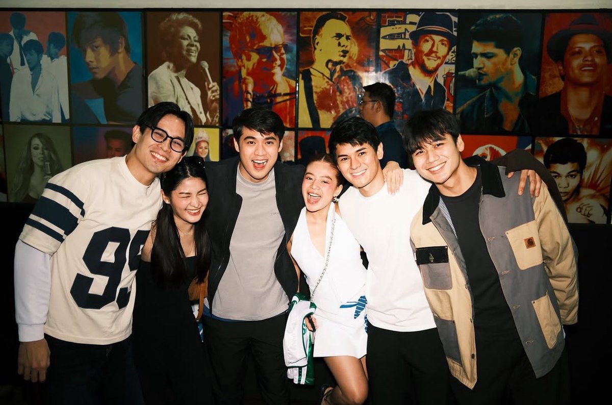 MutyaNSEra's tweet photo. the other side (end) of the table >>

they hangout privately, but support loudly.
they stay the same despite the noise. https://t.co/PN6ZBhZFmy