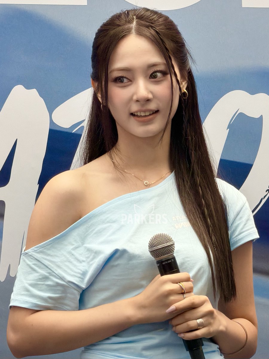 parkers_526's tweet photo. 261008 

my pretty maknae~

TZUYU AT THE GRAND PRIX
TZUYU FOR WILLIAMS RACING
#WilliamsXTzuyu #DandadanXTzuyu
#TZUYU #쯔위 https://t.co/i29wOwUTM4