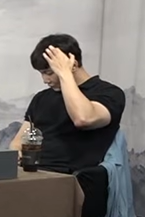 Iminthehell's tweet photo. 이분바둑기사맞나요 ................... https://t.co/gKpLEwHiz0
