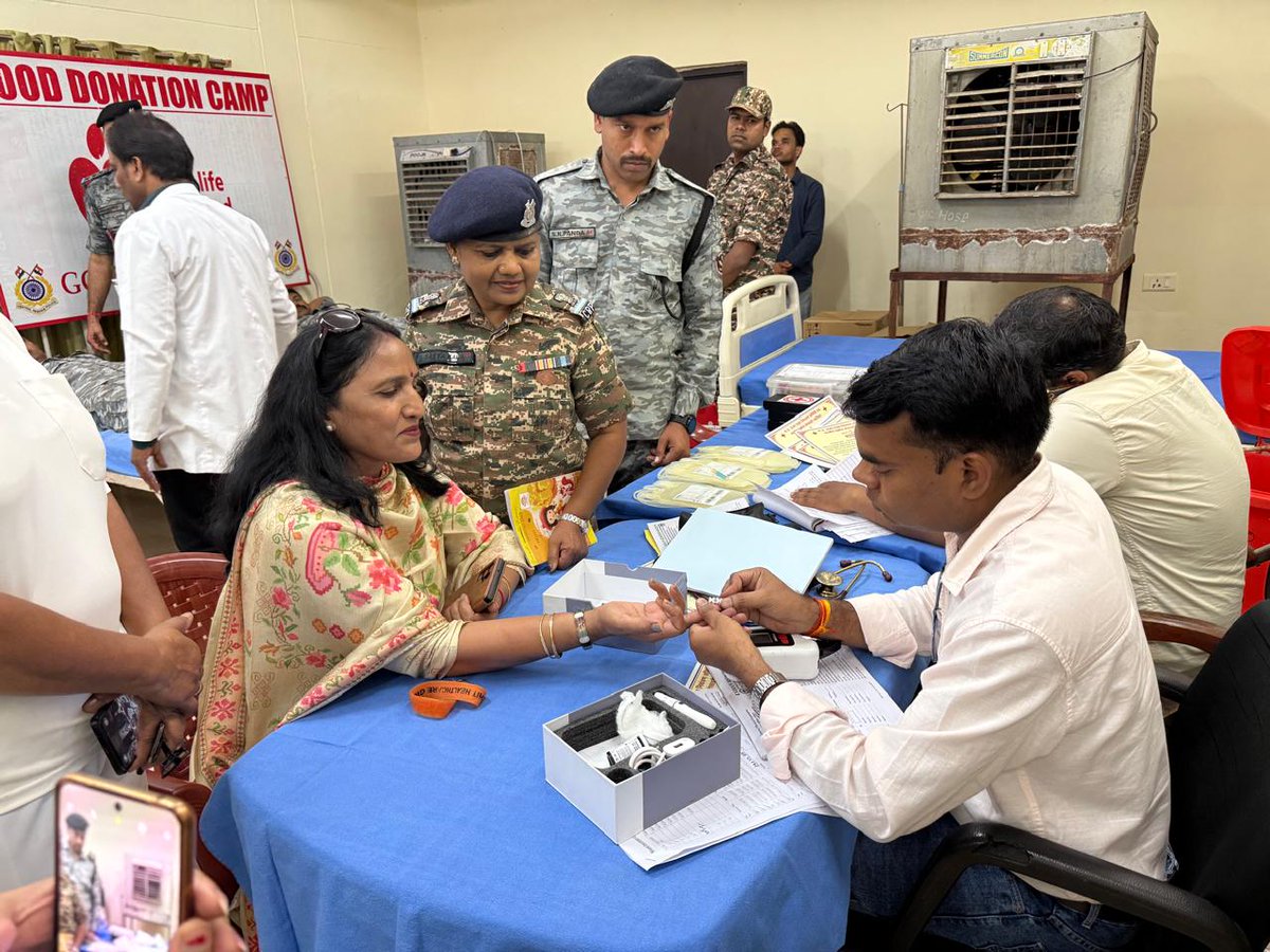 GwaliorRcwa's tweet photo. On 01/10/2026, a Blood Donation camp was organized at GC CRPF Gwalior Hospital. Smt. Ishwanti of FWC Stitching Center donated blood in presence of Smt. Sunita nigam, cwa president. https://t.co/X97HaeGalp