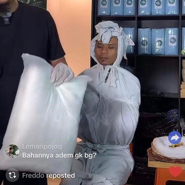 jawafess's tweet photo. Emang nek tuku kain kafan isoh milih bahan lur? https://t.co/DwlS1Todf3