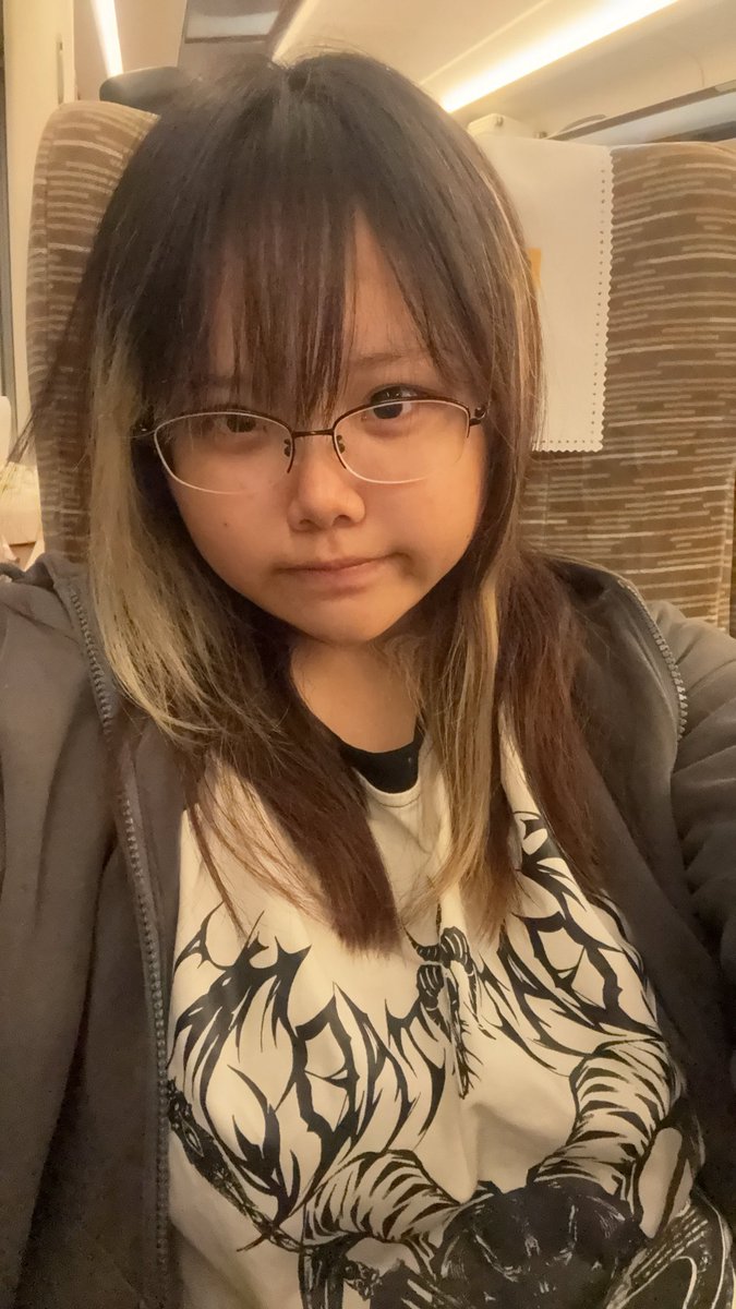namida99T_T's tweet photo. 素颜憔悴通勤的时候拍的 https://t.co/ueBZunxmKd