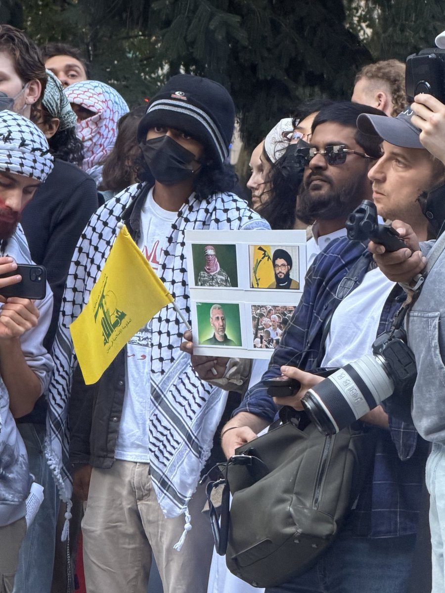 IhabHassane's tweet photo. Protesting the killing of Palestinian children while holding the flag of a terrorist organization that slaughtered Syrian children.

Fuck these people. https://t.co/oUjgddudY0