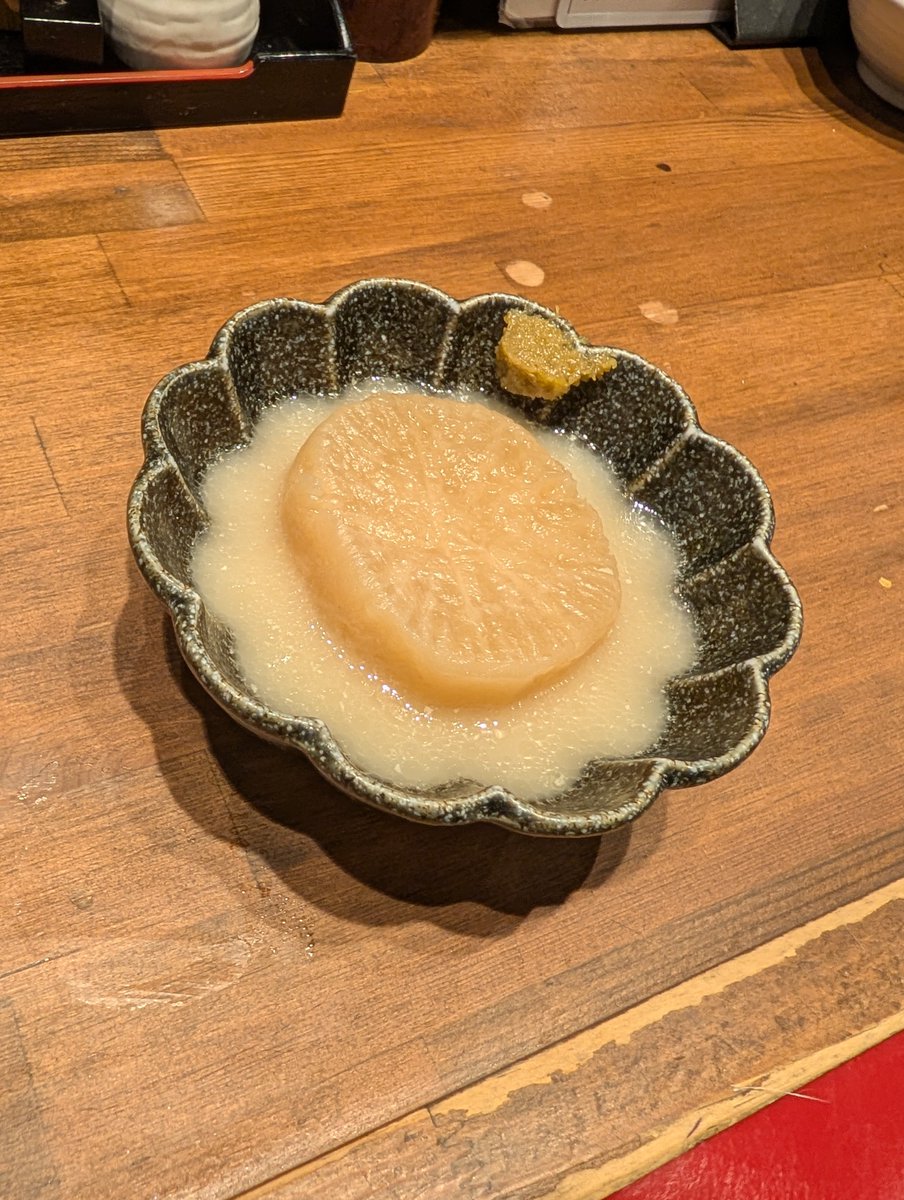 Hide_Boko's tweet photo. 夜まで時間あるし、ランチと思ってみてたら、鶏出汁おでんあってめっちゃ美味かった！結局一杯頼んじゃうよね🤤🍻 https://t.co/HAf86QMuSu