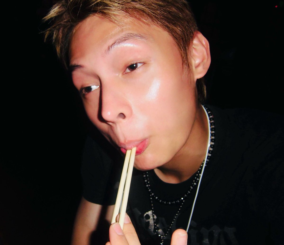 zhaoyufinesheyt's tweet photo. They really love collecting yufan silly photos 😭 https://t.co/bZqXg77b4v