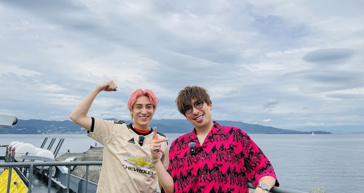 mezamashimedia's tweet photo. 『NEXiT!!』の特別編『NEXiTRIP!!』
EXITが“次くる=NEXiT”を探すVlog旅in熱海へ!
熱海で食べ歩き、自然を満喫
スナックで地元マダムに大熱唱!?
FODでは未公開トーク含む完全版を配信!
▶︎https://t.co/e32rO4kFUu
10月15日(木)24時45分~ ※関東ローカル
@_NEXiT_official https://t.co/cnmwYNepWk
