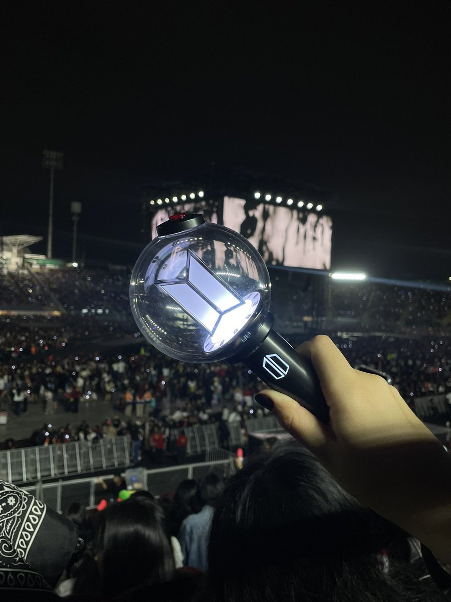 minjiiminie's tweet photo. she heard home live in lima, perú 07.10 https://t.co/o8jjI5Ssv9