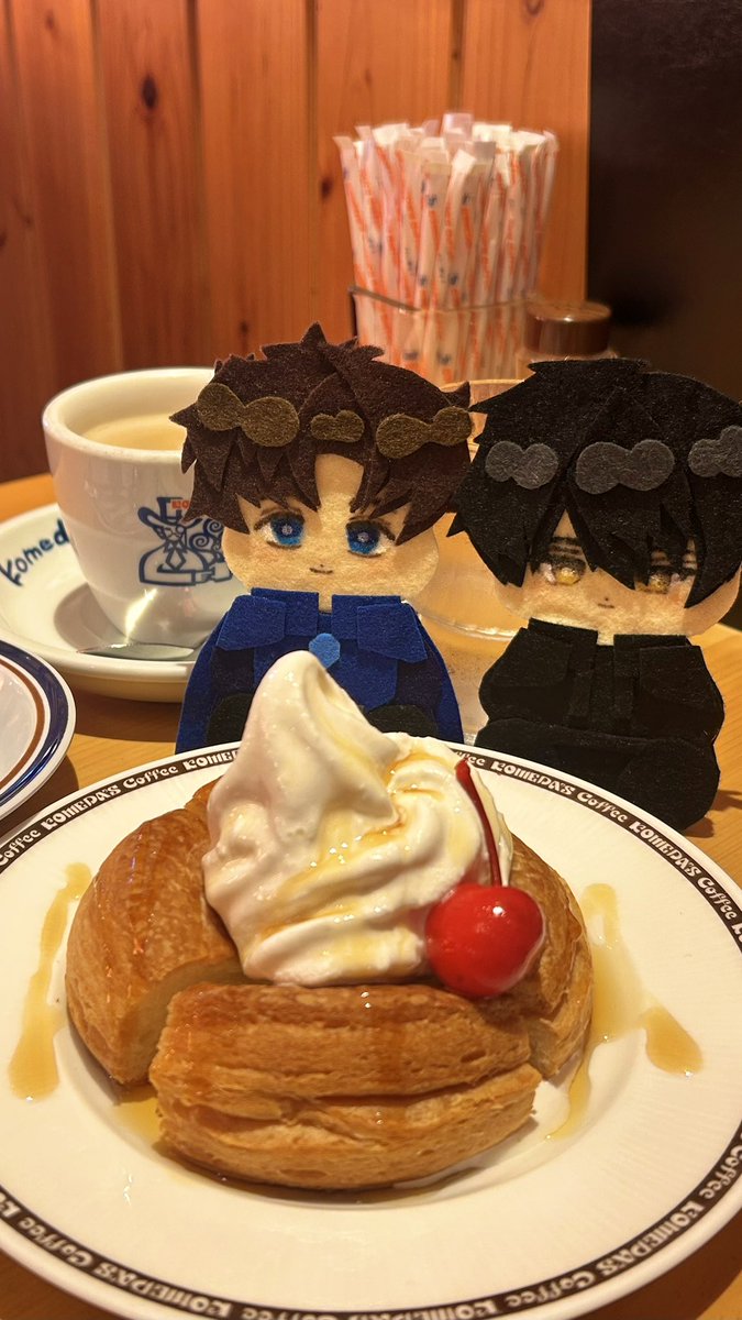parumaruf's tweet photo. 蒼介「これ大好きなんスよ～!!💕」
怜「ここはコーヒー美味しい」
 #レイラのぬい活 https://t.co/Xfjf4xOFav