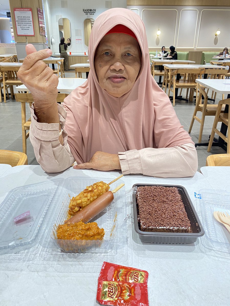 raratrans2's tweet photo. kontrol darah tinggi sih biasanya. tp alhamdulillah kemaren 2x tensi tp normal. tp kadang suka tinggi jg sih tensinya

pokoknya buat yg ortunya ada darting, koles, gula, jantung dll better kontrol rutin tiap bulan minum obat ya biar ter-maintain

sehat2 ortu kita semua aamiin 🤲 https://t.co/93wVofPsAU