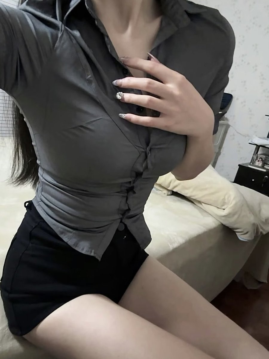 kendra87qa6's tweet photo. 谁想看看我18岁女大的福！！

不要🚪！我真是女菩萨！

看完不许说我黑😬留言就发！！！ https://t.co/xT56c0JxeS