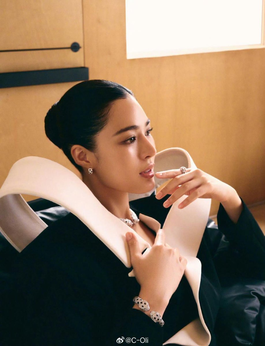 00k1105's tweet photo. So hot

LINGLING KWONG COVER STAR
#หลิงหลิงคอง #linglingkwong
#cartier https://t.co/5QBmheGmlu
