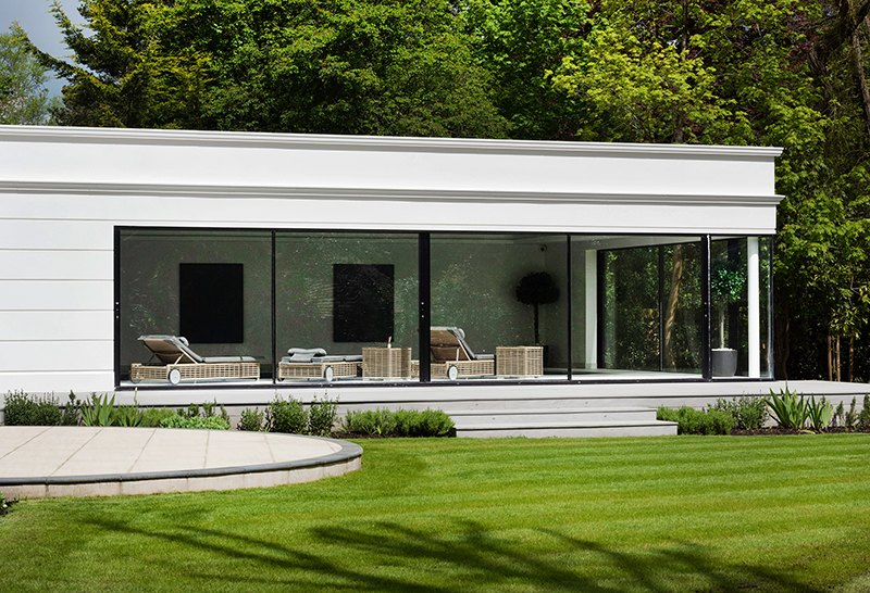 Haddonstone's tweet photo. A look back at a project where cast stone played an integral role in shaping the architectural identity of this impressive new-build residence. 

An example of how carefully coordinated stonework can bring cohesion and distinction to a new-build home,
https://t.co/YyUDfaPNGU https://t.co/2obP0N4KIf