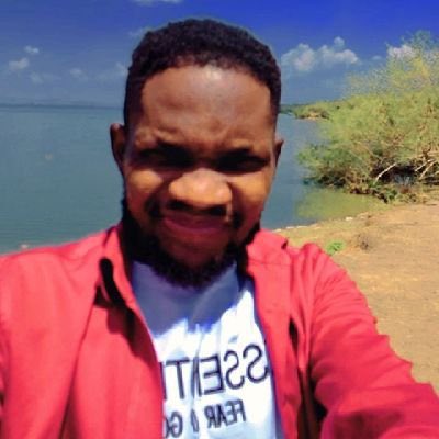 MaamaUganda02's tweet photo. I don’t even know the guy😂🙌. But what hasn’t AI done? I don’t follow him, I’ve never texted him. In fact, whoever believed that screenshot is very stupid. https://t.co/ObMEHJ7wt9