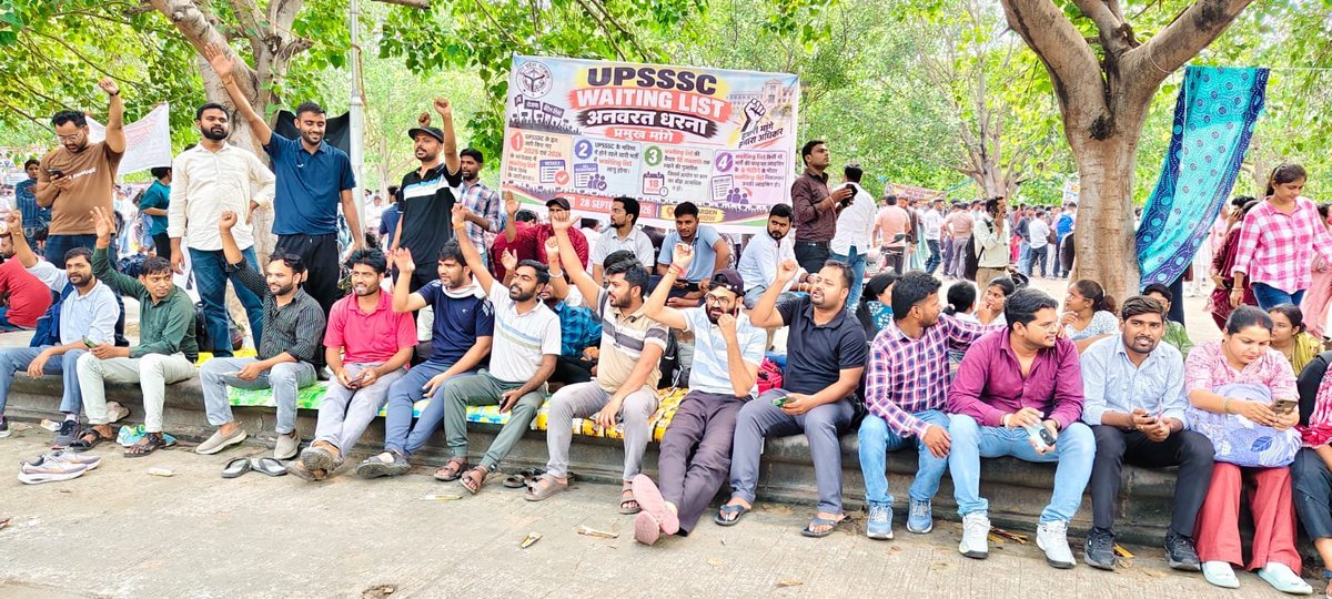 Siri3uje's tweet photo. #WAITING_LIST_JARI_KARO
आदरणीय @myogiadityanathऔर @CMOfficeUP,UPSSSC परीक्षाओं में मामूली अंकों से रहने वाले योग्य अभ्यर्थियों के दर्द को समझिए।जब तक विभागों में खाली पदों को Waiting List से भरने का नियम नहीं आता, युवाओं का यह शांतिपूर्ण संघर्ष जारी रहेगा। कृपया तुरंत निर्णय लें https://t.co/OOg3ZOsoZT