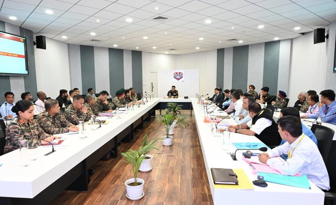 Ashish84058975's tweet photo. #EasternCommand organised a Financial Synergy & Audit Conclave at HQ #EasternCommand, #VijayDurg, #Kolkata providing an excellent forum for interaction among all stakeholders, including #CDAs, #IFA and Army officials, for efficient financial management & planning. https://t.co/LjeUUcFjVK