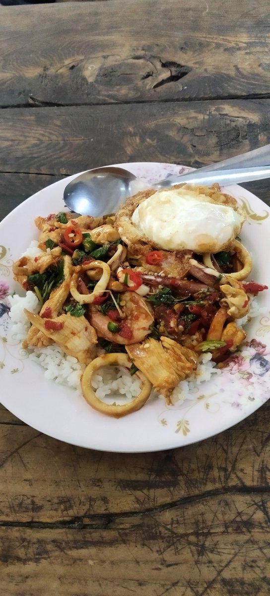 hatamart80287's tweet photo. กินข้าวกันครับจะได้มีแรง
#ทรงลุง
#โสดสนิท https://t.co/EHkOpPmMnR