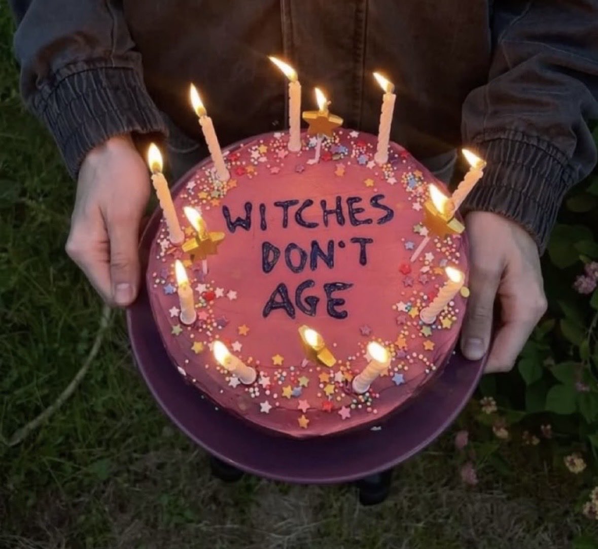 ilyydlc's tweet photo. 🎂🤭✨💫 https://t.co/sColok5COO