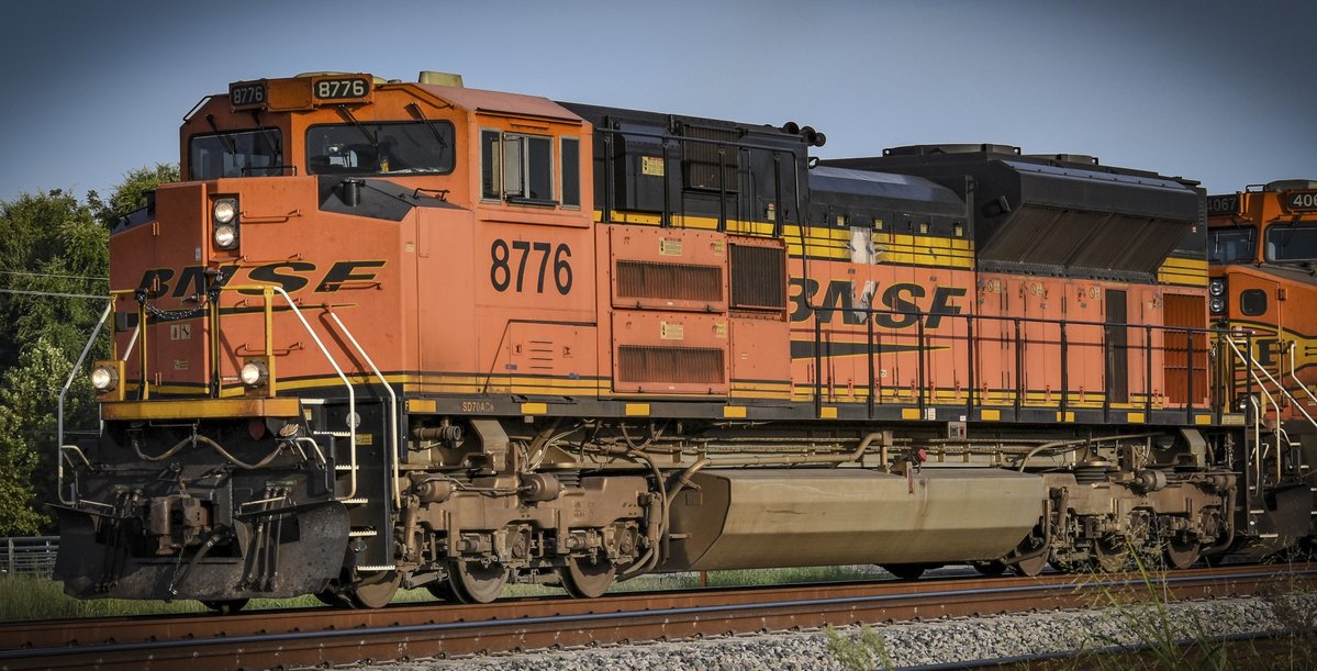 Railfan_1984's tweet photo. Here's another shot of @BNSFRailway 8776 (EMD SD70ACe) hitting the Tower 26 Curve. #Photo #Photography #Train #Railfanning #Railroad #BNSF https://t.co/g5ESUPCRr2