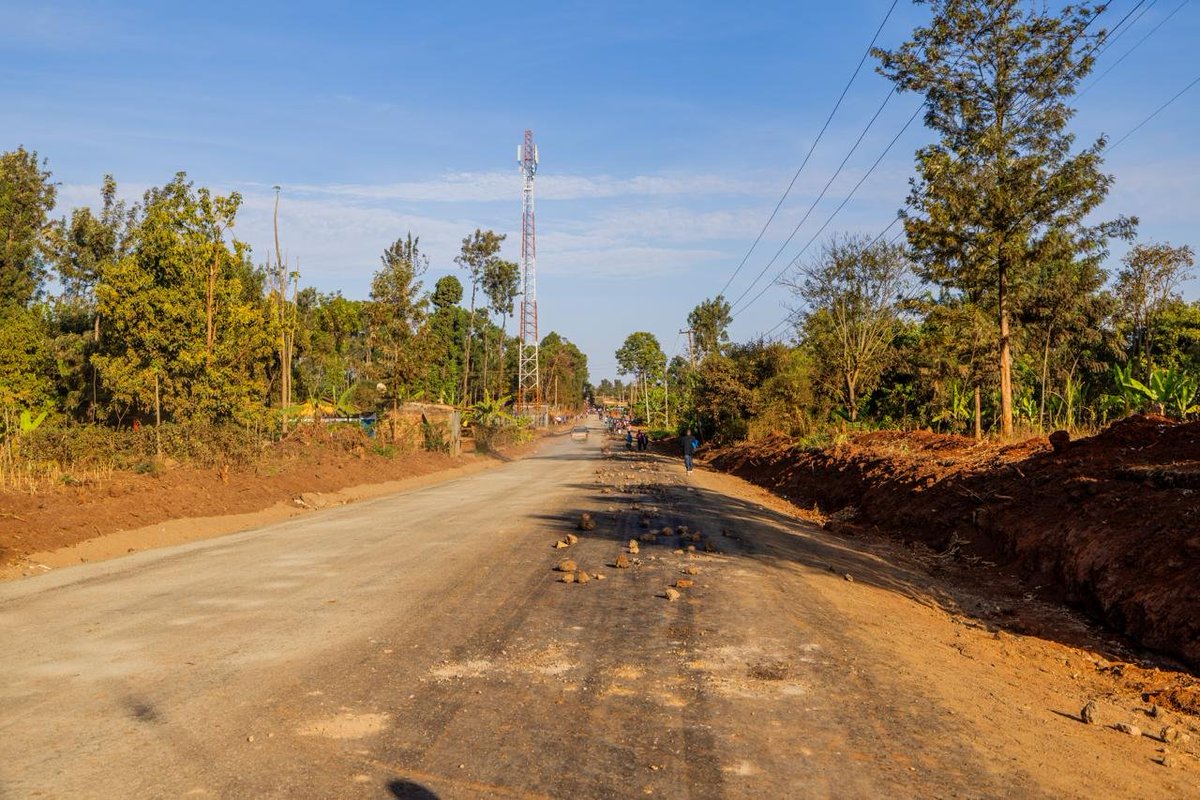 Maarigix's tweet photo. Runyenjes is witnessing a significant investment in transport infrastructure. The KSh 1.435 billion project is upgrading two important road links to bitumen standards. Ruto At Work, #RoadsForDevelopment, Opening Up Runyenjes https://t.co/d9zID2lX29
