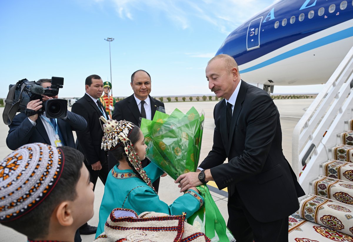 presidentaz's tweet photo. President Ilham Aliyev arrived in Turkmenistan on working visit.

https://t.co/aVoPbGiuvn https://t.co/NTDytfdy2z