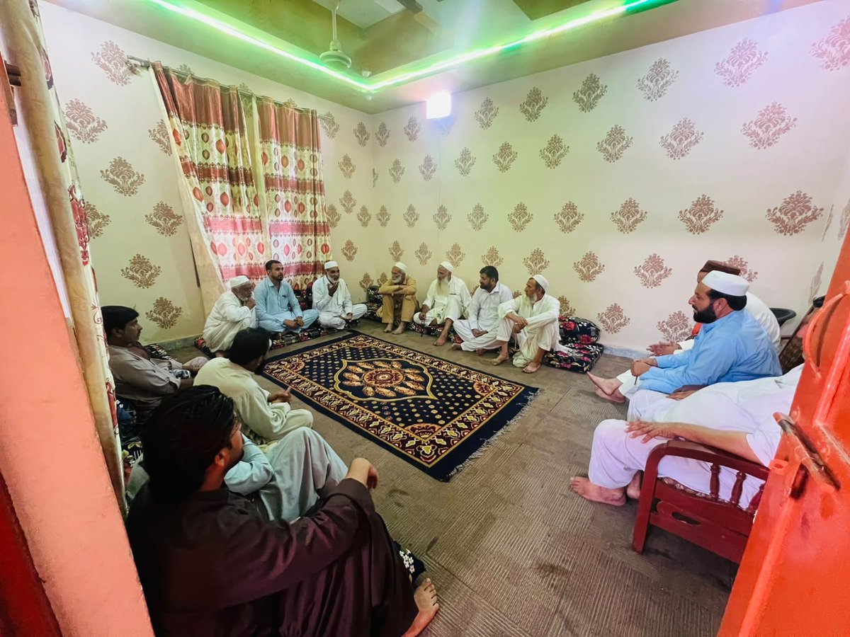 RtpscRts11's tweet photo. RTS Ambassador Dr. Shireen conducted an awareness session for the local community on citizens’ rights, notified public services, prescribed timelines, and the RTS complaint &amp; appeal mechanism. https://t.co/prAklxqs32
