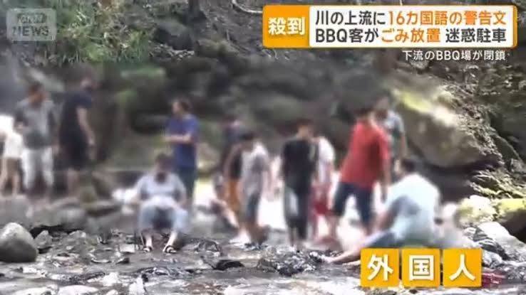 nonsuketyan's tweet photo. 群馬県桐生市の桐生川源流域でSNS等で情報得た外国人によるバーベキュウ客が急増し大量のゴミ放置や迷惑駐車が深刻な問題となっています。野生の熊を誘い出す恐れも…ベトナム語、トルコ語、16カ国語に及ぶ警告文を設置していますが放置ゴミ問題は改善されていません‼️又々ニホンゴワカラナイ‼️😡 https://t.co/ypPRFy9gRI
