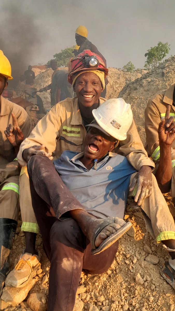 Seanwilcoxgweja's tweet photo. "In hard times; a gold miner doesn't quite. He digs deeper" https://t.co/eBO3geO8Lb