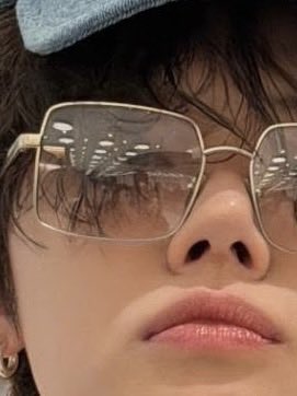 twinzzzn's tweet photo. 앞에서 몇 명이 찍어주고 있는거야 ㅋㅋㅋㅋㅋ https://t.co/5dCWusQskS
