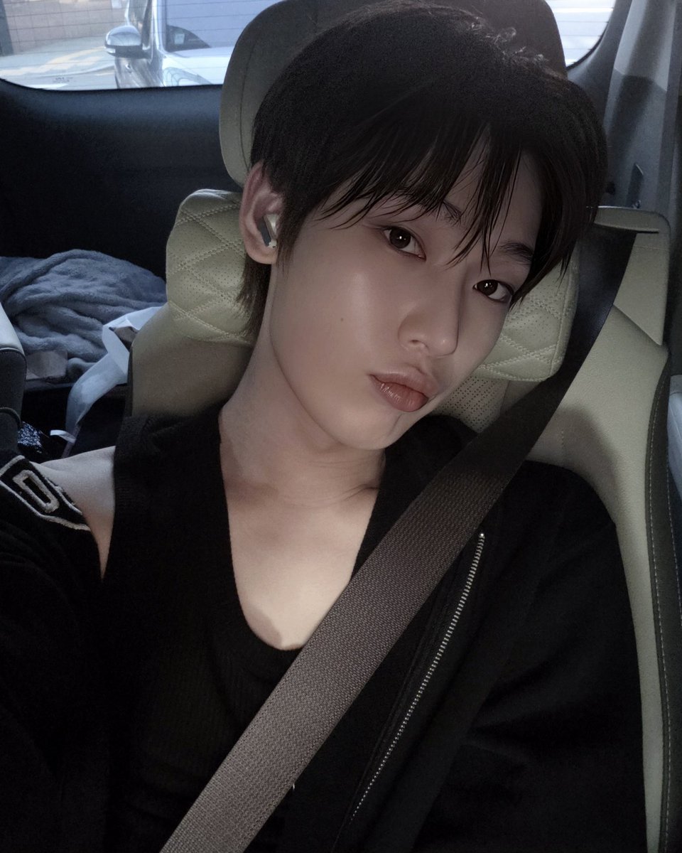 MilkySun0624's tweet photo. in another life im a buff gay dude and this is my twink https://t.co/J1QHiEqzVM