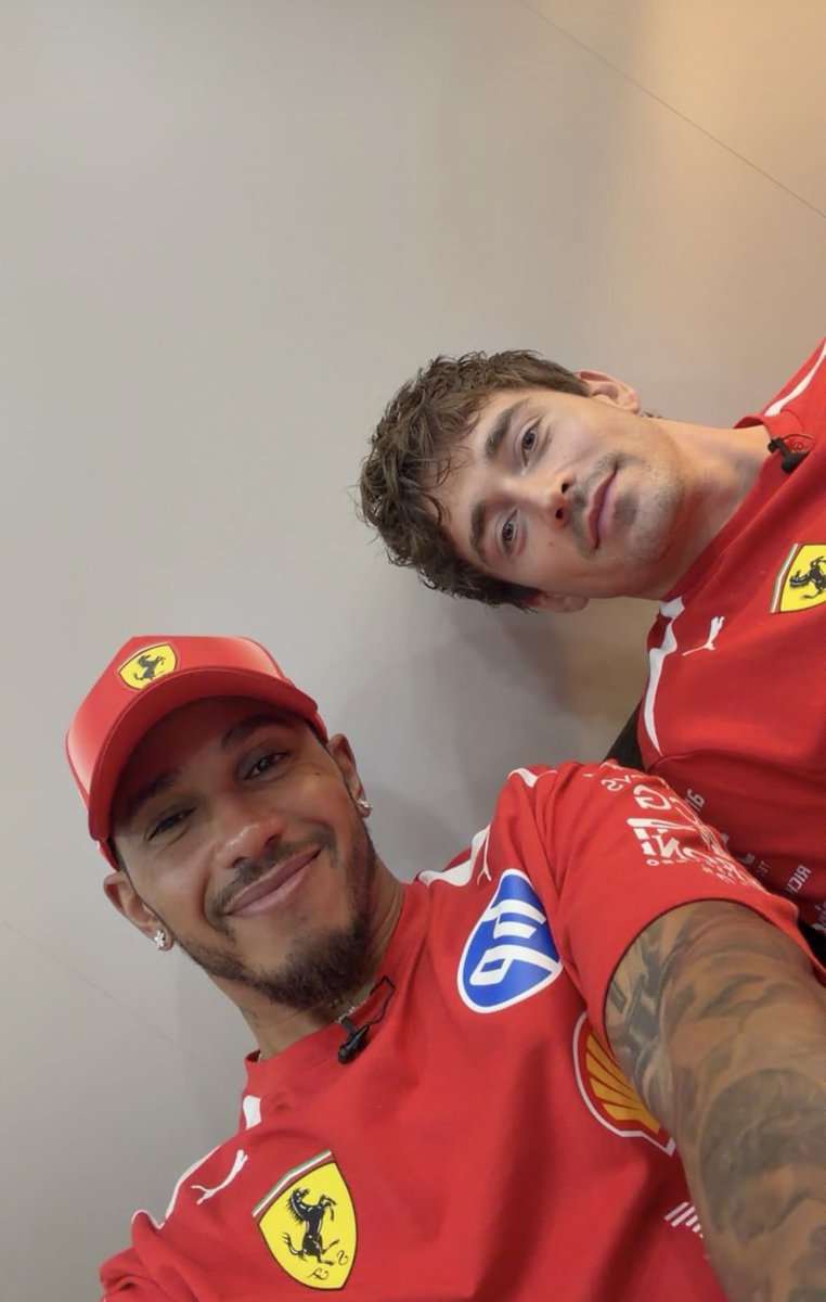 ferrarinewstr's tweet photo. 😂 Ferrari’den Açıklama Geldi. 

Scuderia Ferrari HP, son iki saat içerisinde organizasyon bünyesindeki iki kişinin sosyal medya hesaplarımızın kontrolünü izinsiz şekilde ele geçirdiğini doğrulamaktadır.

Bu süre zarfında, profil fotoğrafımızın değiştirilmesi ve standart onay süreçlerimizden geçmemiş içeriklerin paylaşılması da dahil olmak üzere, son derece şüpheli bir dizi editoryal karar alınmıştır.

İki şüphelinin kimlikleri tespit edilmiş ve durumun artık kontrol altına alındığını doğrulayabiliriz. Hesaplarımız üzerindeki tam kontrol yeniden sağlanmıştır.

Bu benzeri görülmemiş olay sırasında gösterdikleri anlayış için tüm taraftarlarımıza teşekkür ederiz.

Şüpheli kişiler ektedir 👇😂