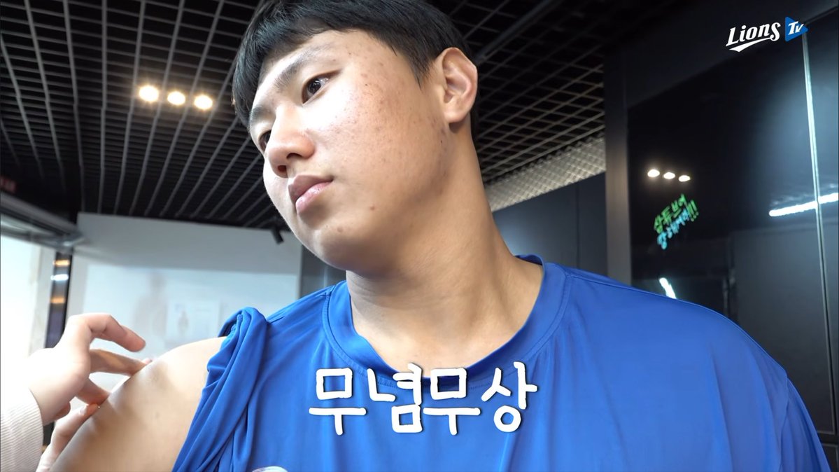 damgomi11's tweet photo. 예방접종맞는초딩미있으시다 https://t.co/AQye8AMVn9