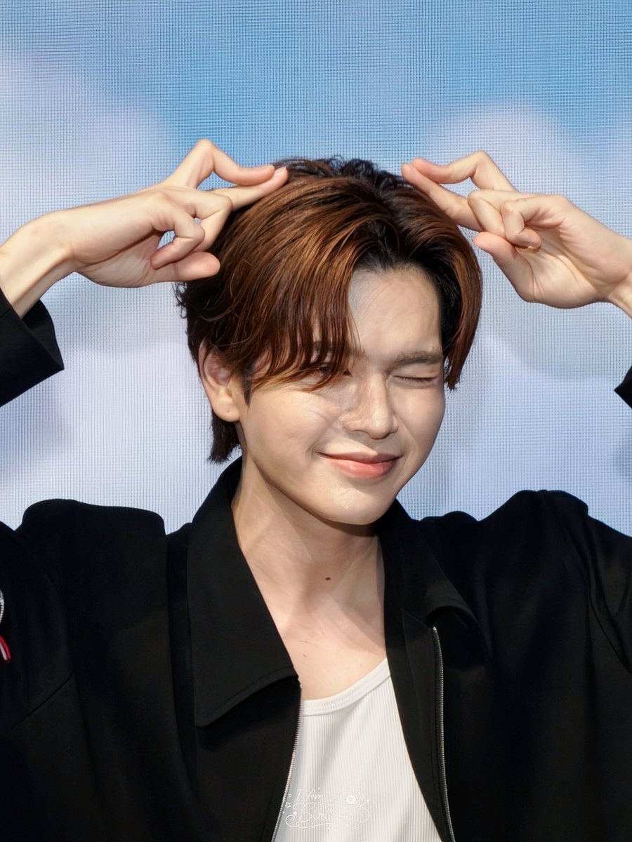 I_Am_Sirilak's tweet photo. คิดไม่ออกคับ แคปชั่นช่วยหน่อยยย 

JUNIORMARK JUMMO HAPPYFAM

#GMMTVFANIVAL2026HappyFamilyxJM https://t.co/iyddV2u2Hf