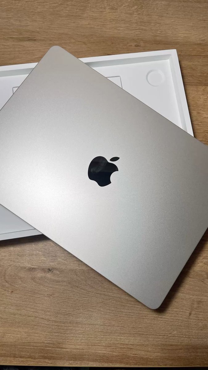 codyships_'s tweet photo. Biggest investment you can make into your workspace as a software engineer is buying a Mac https://t.co/v72IG0sCMv