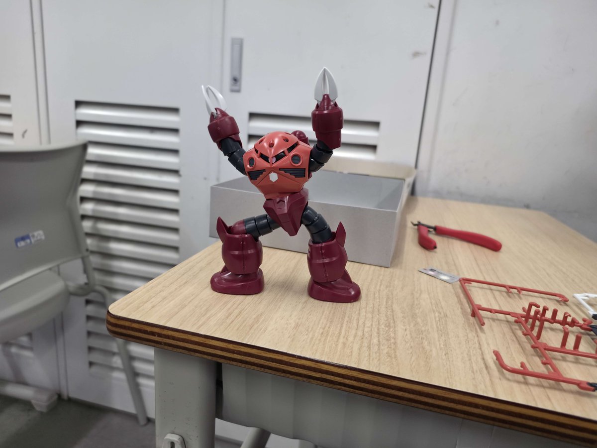 inct_gundam's tweet photo. 高専祭に向けて準備中です。
ほぼ毎日みんなでプラモデル作り頑張ってます https://t.co/f0Pah9lLPJ
