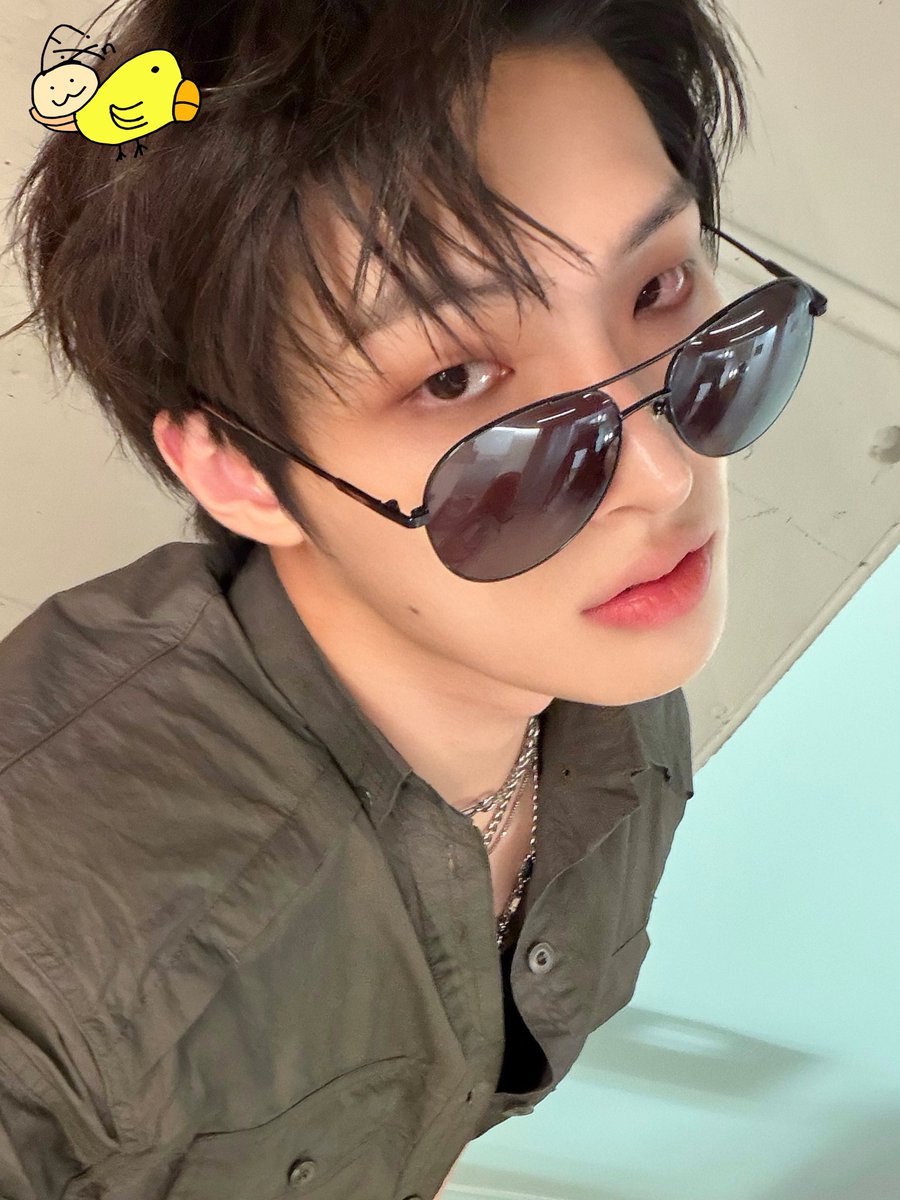 pinkgiholic's tweet photo. this angle 🐥♡ https://t.co/yCuDfaKdpl