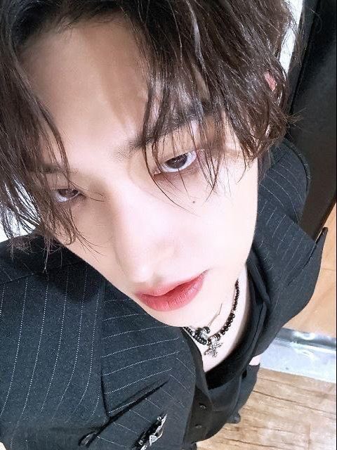 pinkgiholic's tweet photo. this angle 🐥♡ https://t.co/yCuDfaKdpl