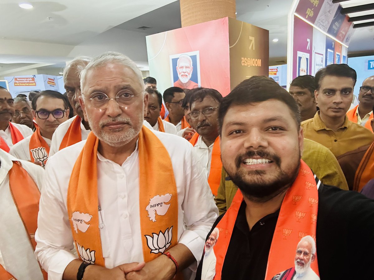 patelrumit7's tweet photo. સેવા સંકલ્પ અભિયાન અંતર્ગત અમદાવાદના વસ્ત્રાલ ખાતે આયોજિત ‘વિકસિત ભારત સંકલ્પ પ્રદર્શની’ ના ઉદ્ઘાટન પ્રસંગે ઉપસ્થિત રહી આ મહત્વપૂર્ણ પહેલનો ભાગ બનવાનું સૌભાગ્ય પ્રાપ્ત થયું.

ભાજપા ગુજરાત પ્રદેશ અધ્યક્ષ શ્રી જગદીશભાઈ વિશ્વકર્માજીના વરદ હસ્તે પ્રદર્શનીનું ઉદ્ઘાટન કરવામાં આવ્યું. https://t.co/0nPeMpfJsi