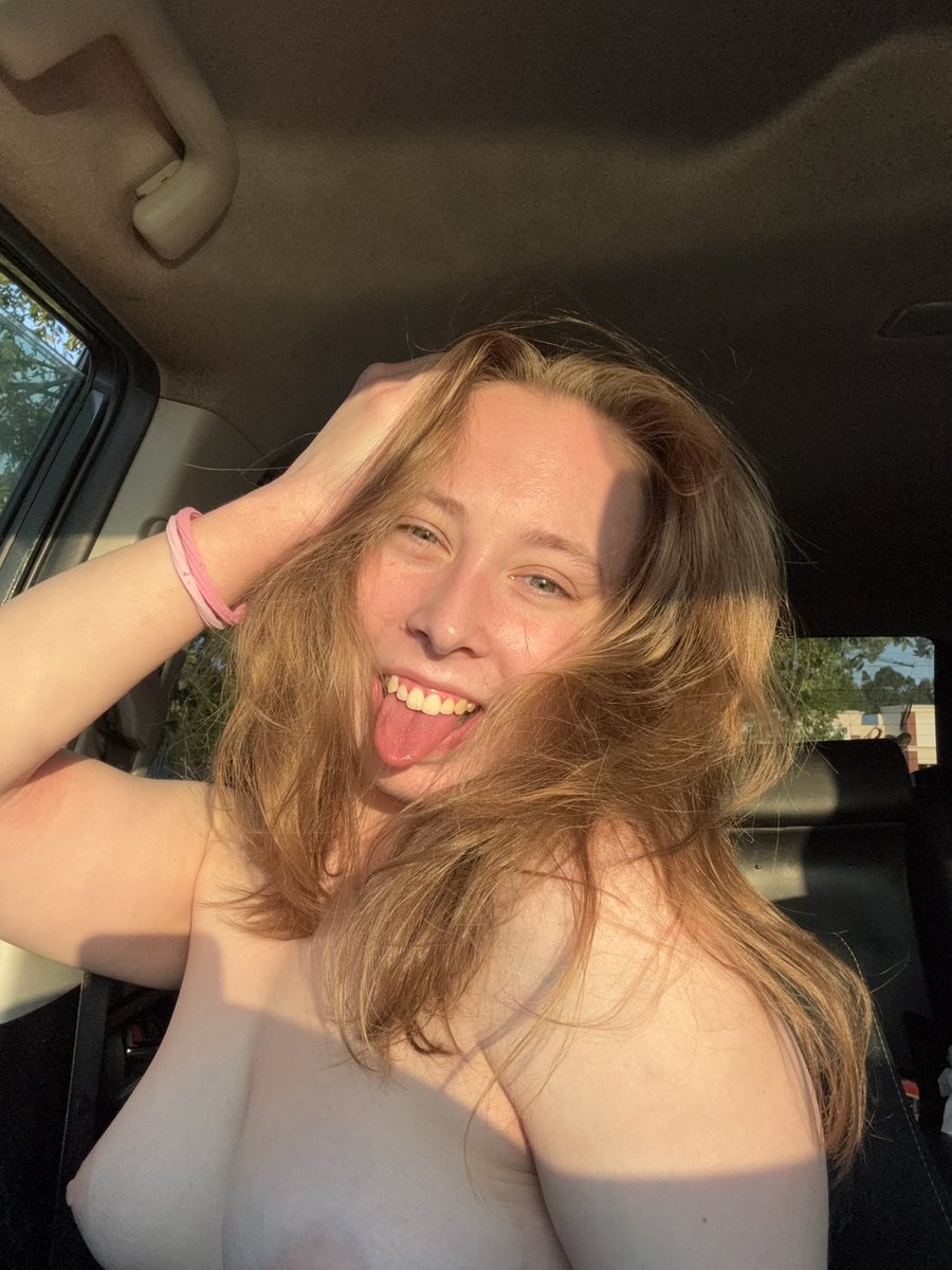 kimberybrooks0w's tweet photo. Sun shine... I bet your cock rose with the sun today 

#rgvverified #rgv956 #rgvfreaks #rgvmeets #Harlingen #horny #freaky #teen #sexting #pharr #tx #texas https://t.co/z3jfWOw3WW