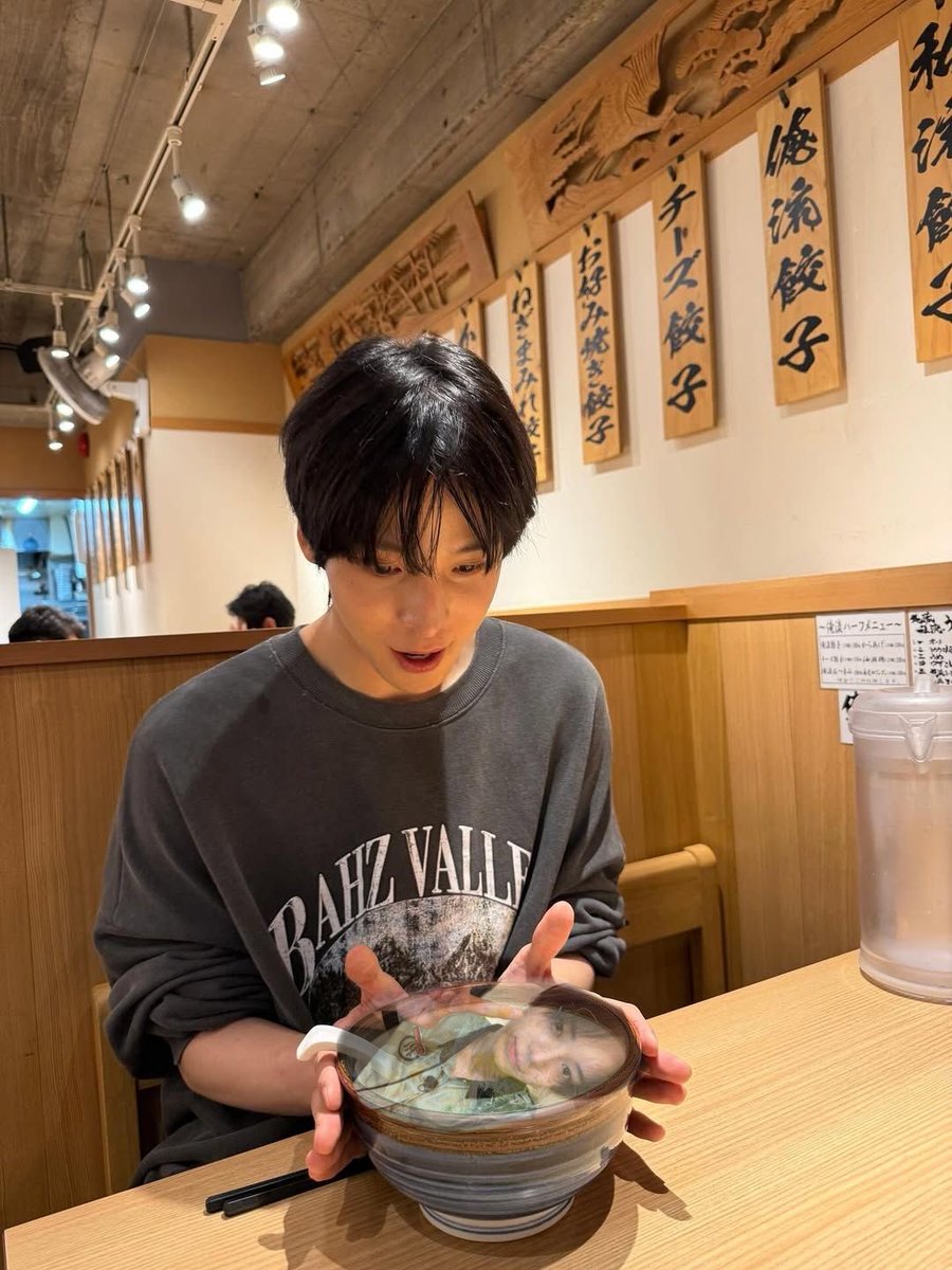 Cheers2Ohyul's tweet photo. @Cheers2Yunho Tebak gw di mana https://t.co/yHRiP3LoxK