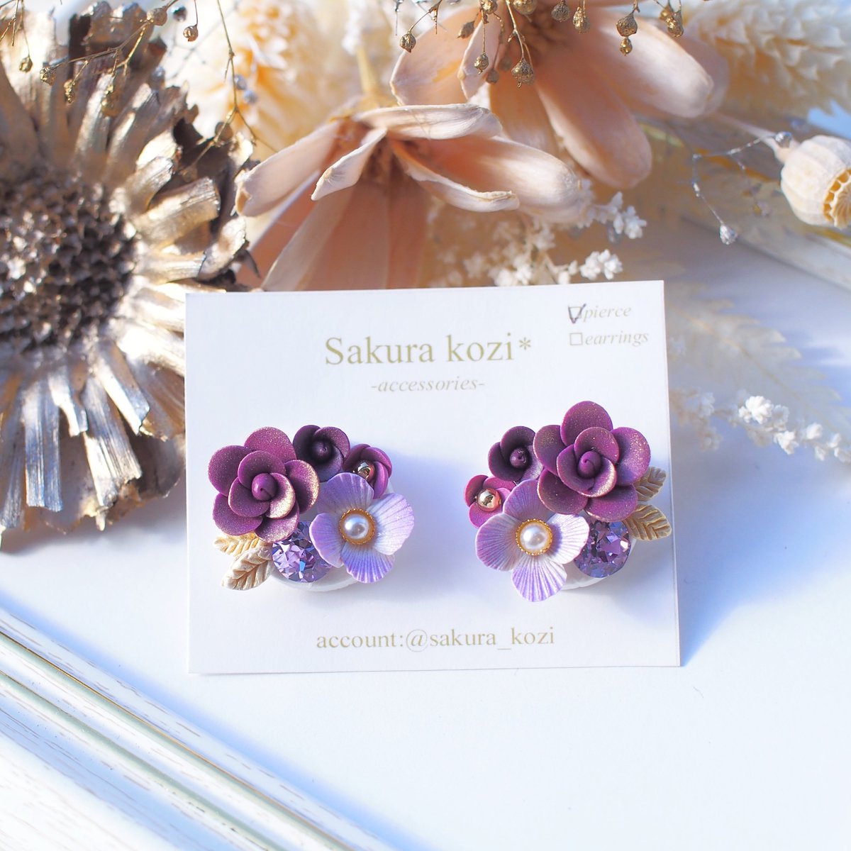 sakura_kozi's tweet photo. New*

−へし切長谷部−
Pierce/Earrings

ポリマークレイで製作した、お花の耳飾りです*
紫のバラと紫陽花を合わせました🌸
長谷部には絶対紫陽花を使うと心に決めていたので☺️

10/11の閃華に持ち込み予定です！

#とうらぶ手芸部
#ポリマークレイ https://t.co/djp1edlrHI