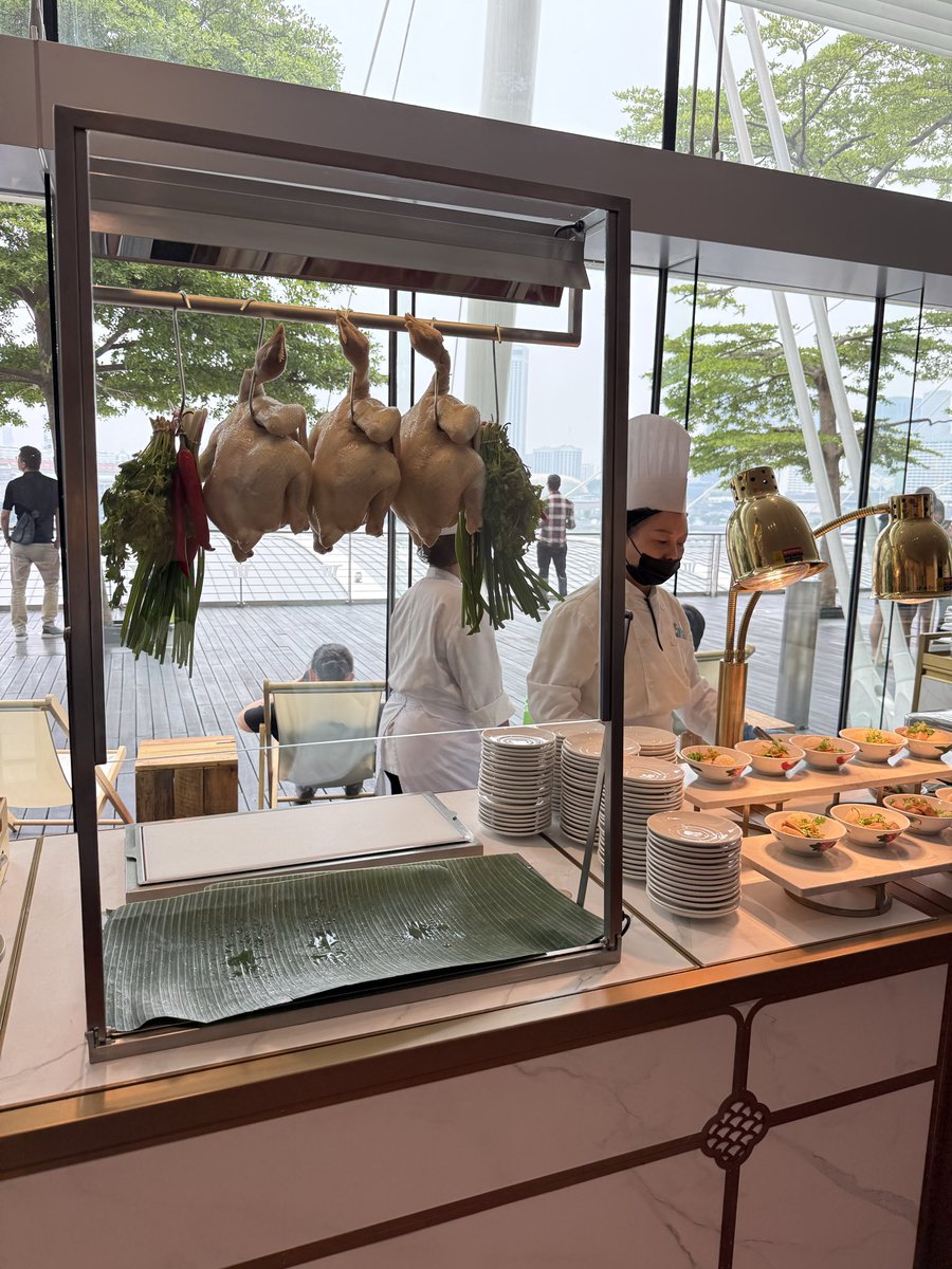 zGuz's tweet photo. Gotta say, @token2049 set a new bar for crypto conference food 🍱 

Bull market is back https://t.co/VlNcdJPSSj
